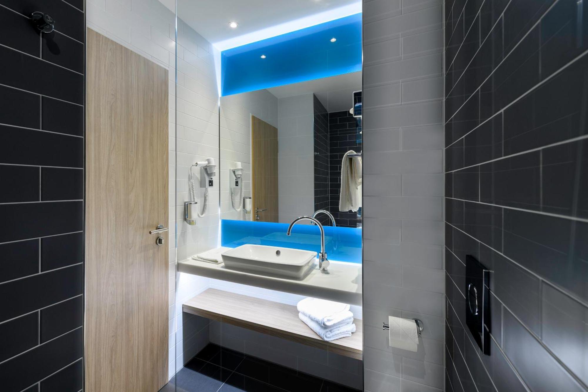 Standaard Kamer met Queensize Bed en Slaapbank
