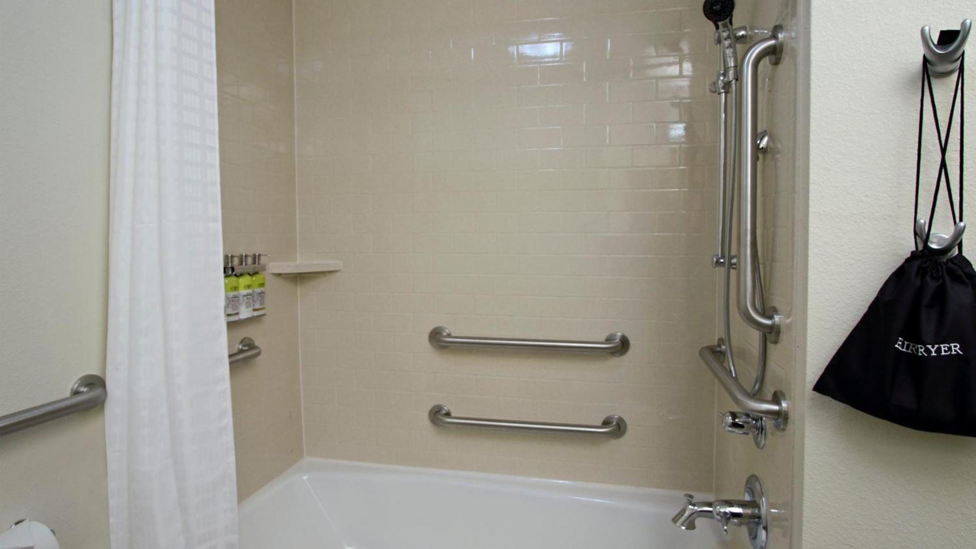 Queen Studio Suite Two Queen Beds Mobility Access Tub or Non-Smoking,1284299830:JPEG
