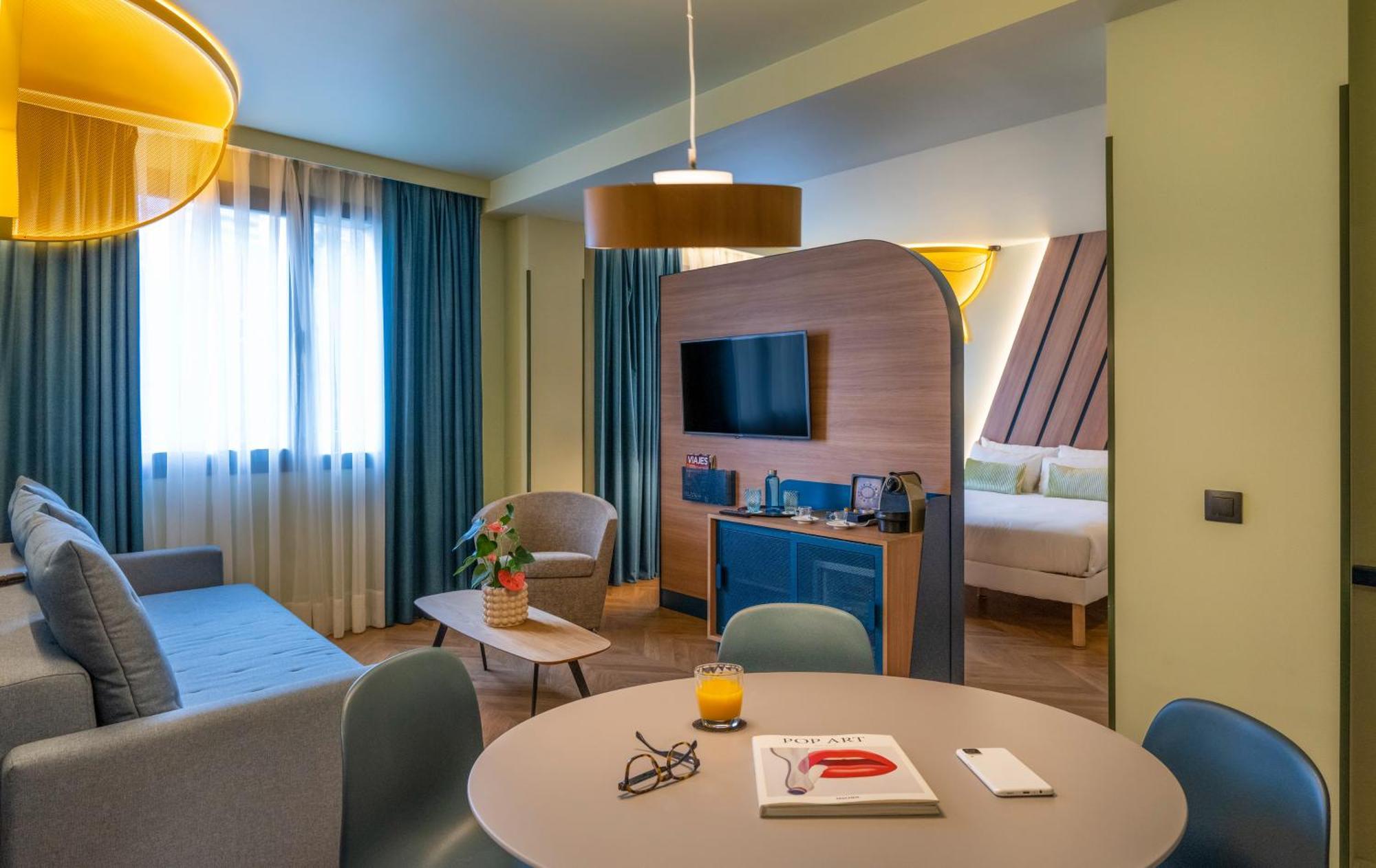 Quarto Duplo com Sala de Estar