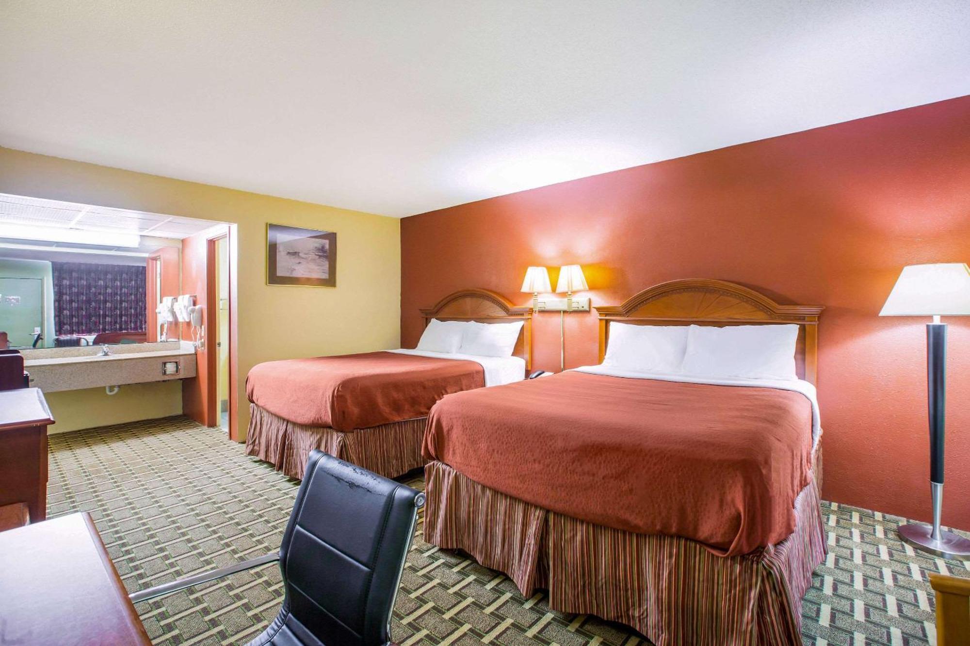 Queen Room with Two Queen Beds - Non-Smoking,1285331485:JPEG