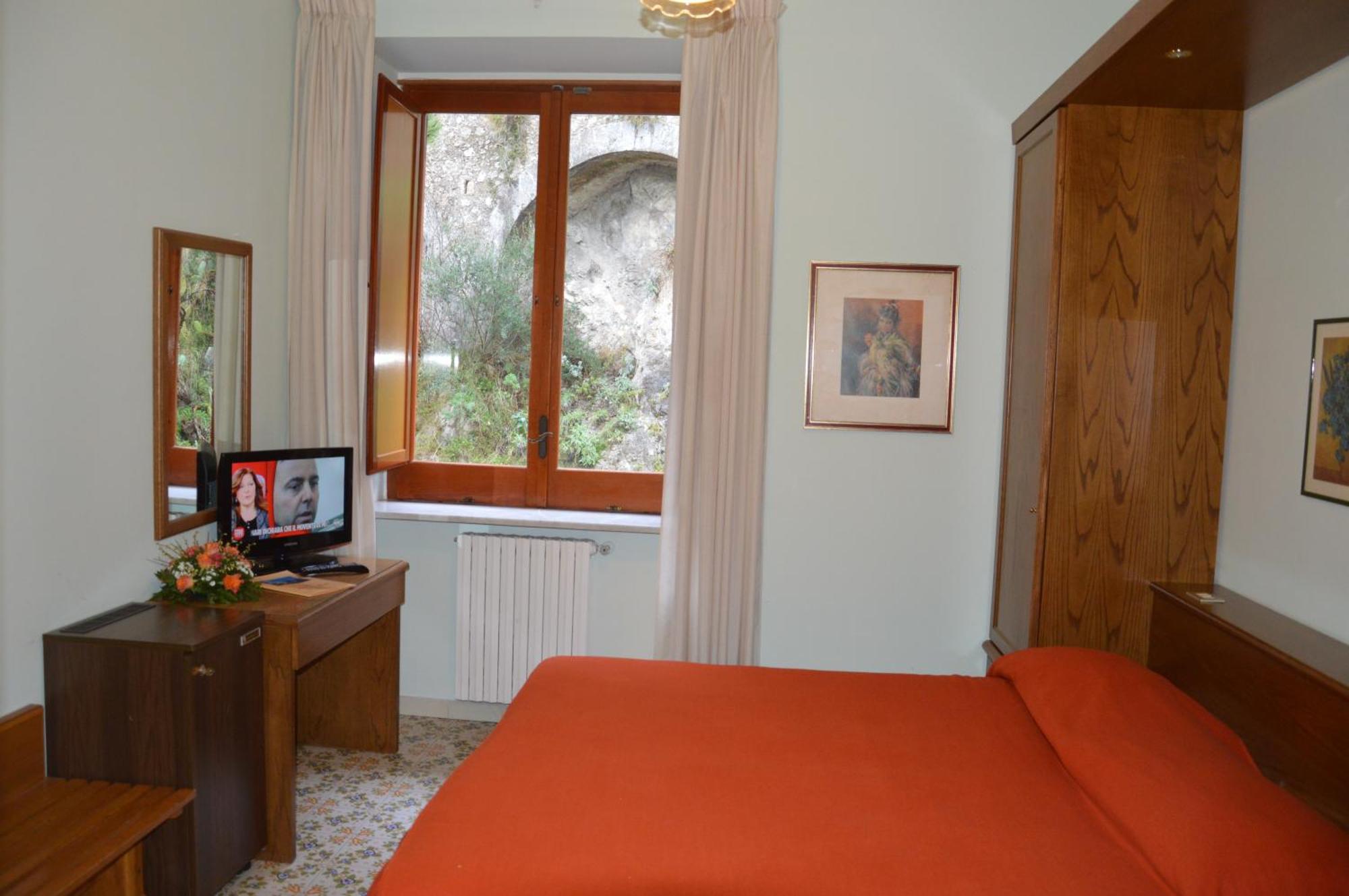 Doppelzimmer mit Blick auf den Innenhof