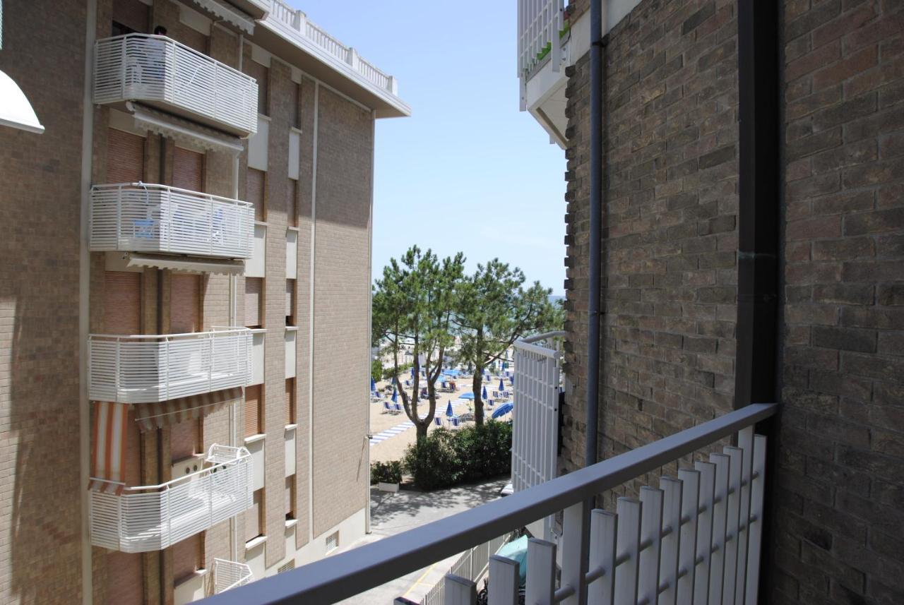 Camera Familiare con Vista Mare Laterale (2 Adulti + 1 Bambino)
