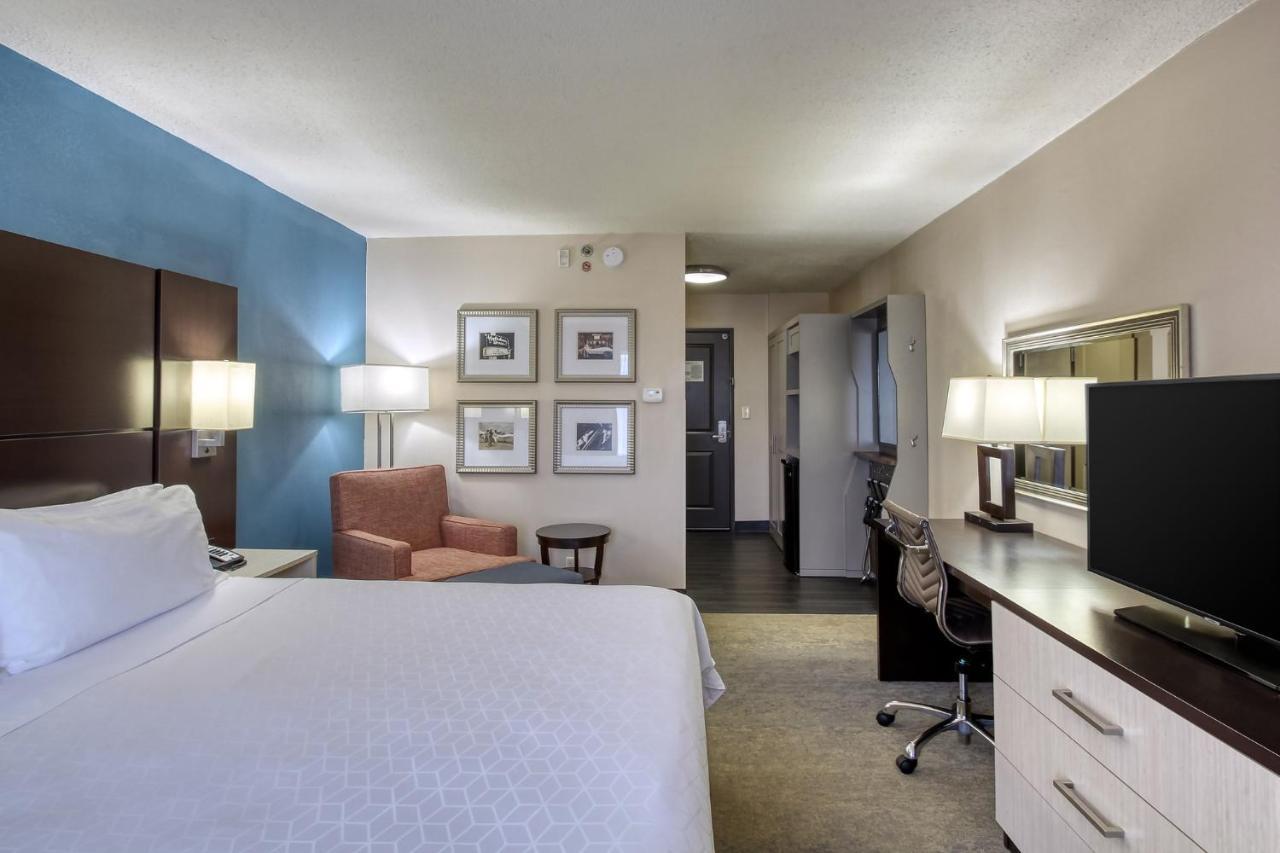 Chambre Lit King-Size Standard avec Douche Accessible en Fauteuil Roulant - Accessible aux Personnes à Mobilité Réduite et aux Malentendants