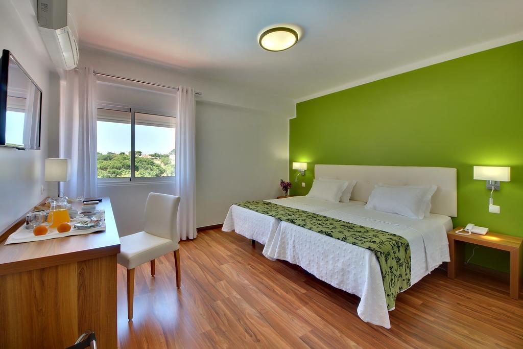 Chambre Classique Double ou Lits Jumeaux avec Lit d'Appoint