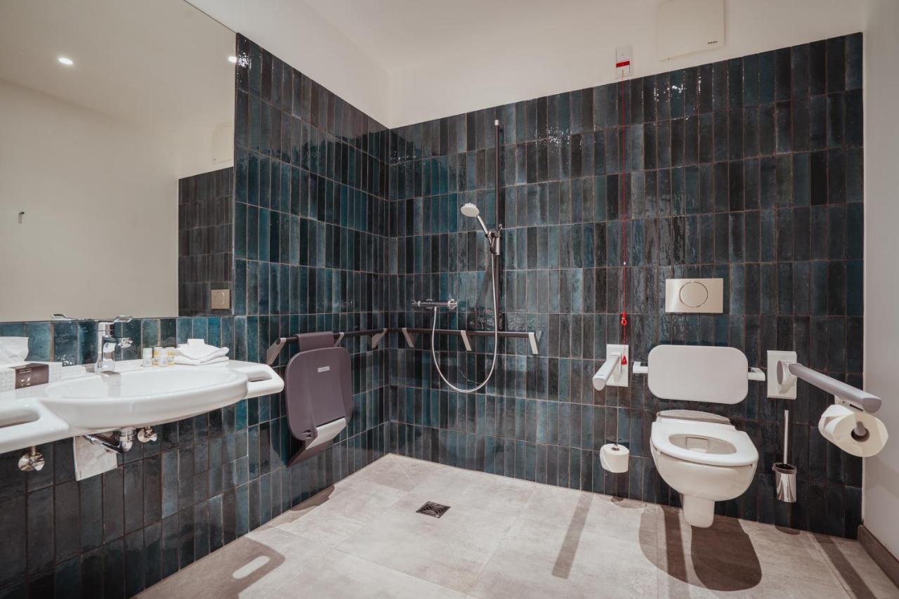 Zimmer mit Kingsize-Bett - Barrierefrei/befahrbare Dusche
