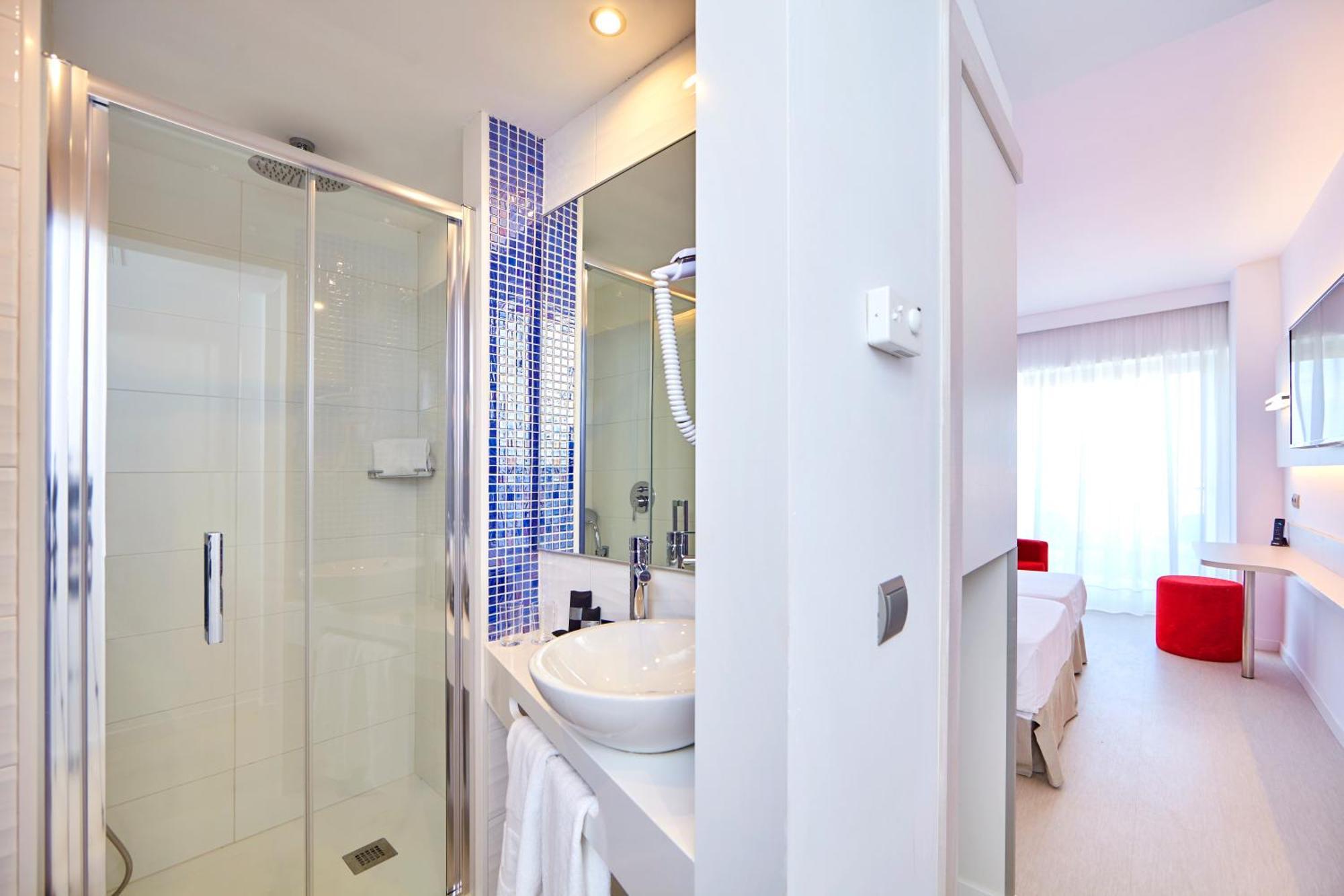 Standaard Tweepersoonskamer met 1 of 2 Bedden en Balkon