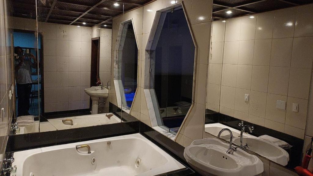 Suíte com Piscina Privativa