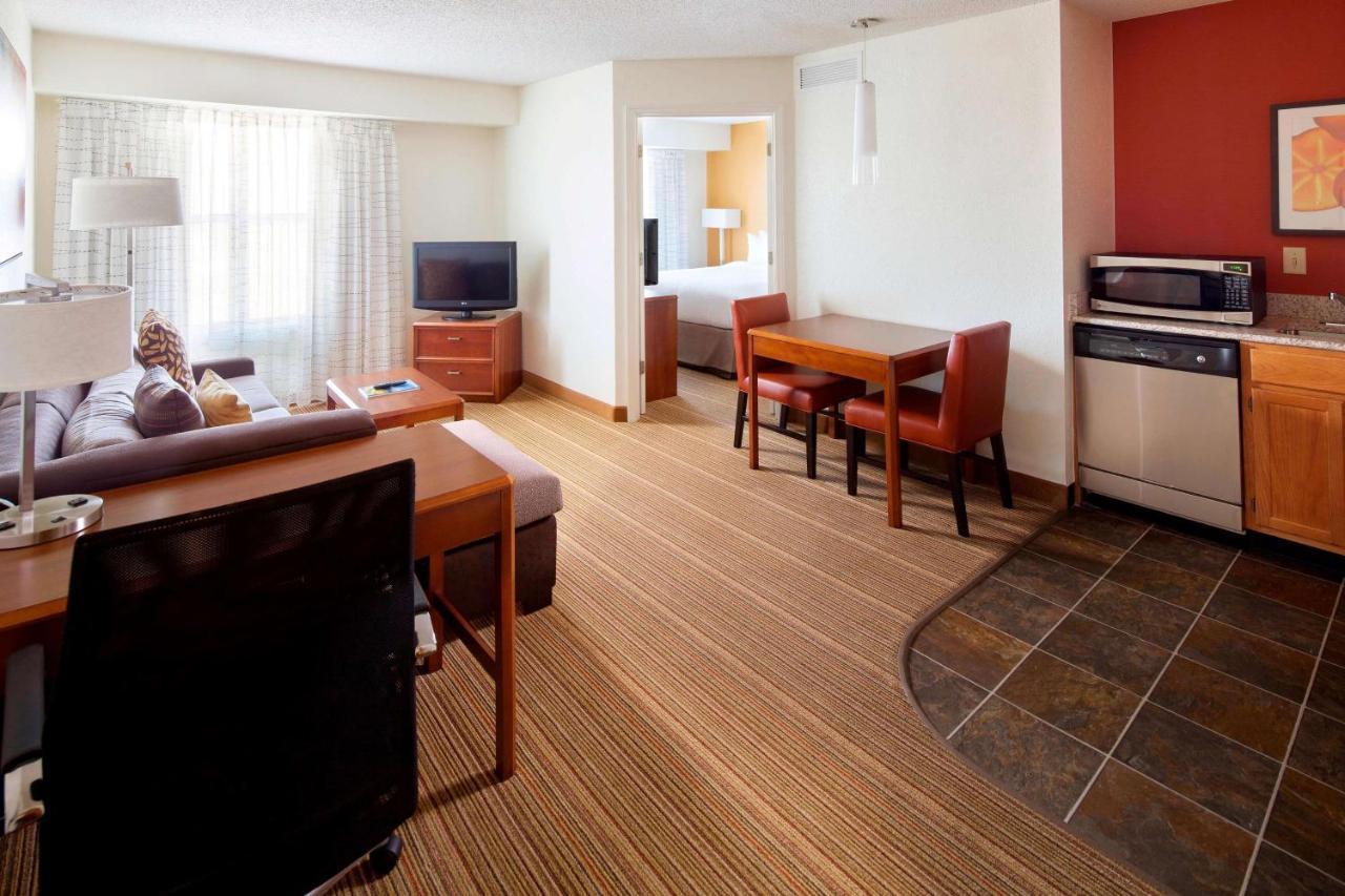 One Bedroom Suite Queen,1308844045:JPEG