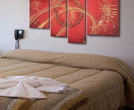 Quarto com Cama de Casal ou 2 de Solteiro