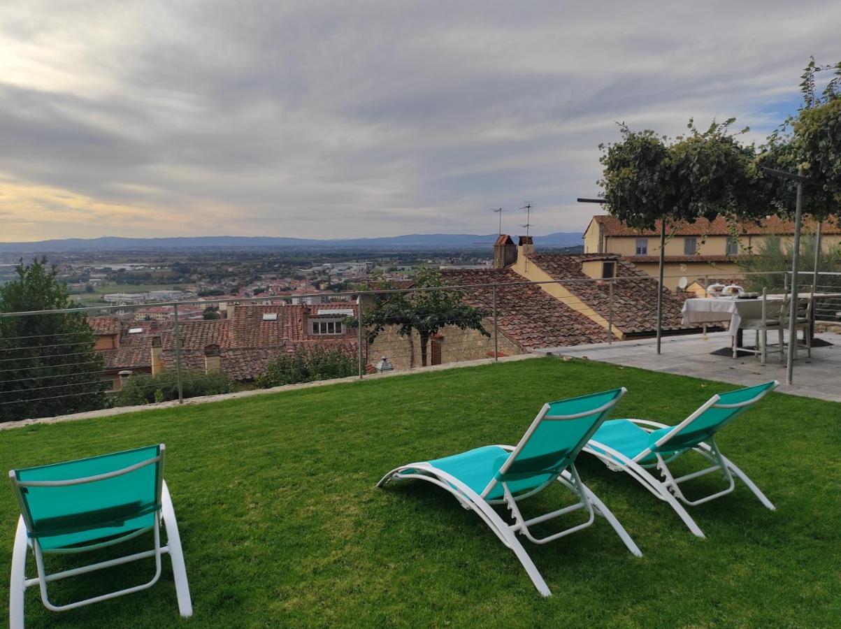 Camera Matrimoniale con Vista Giardino