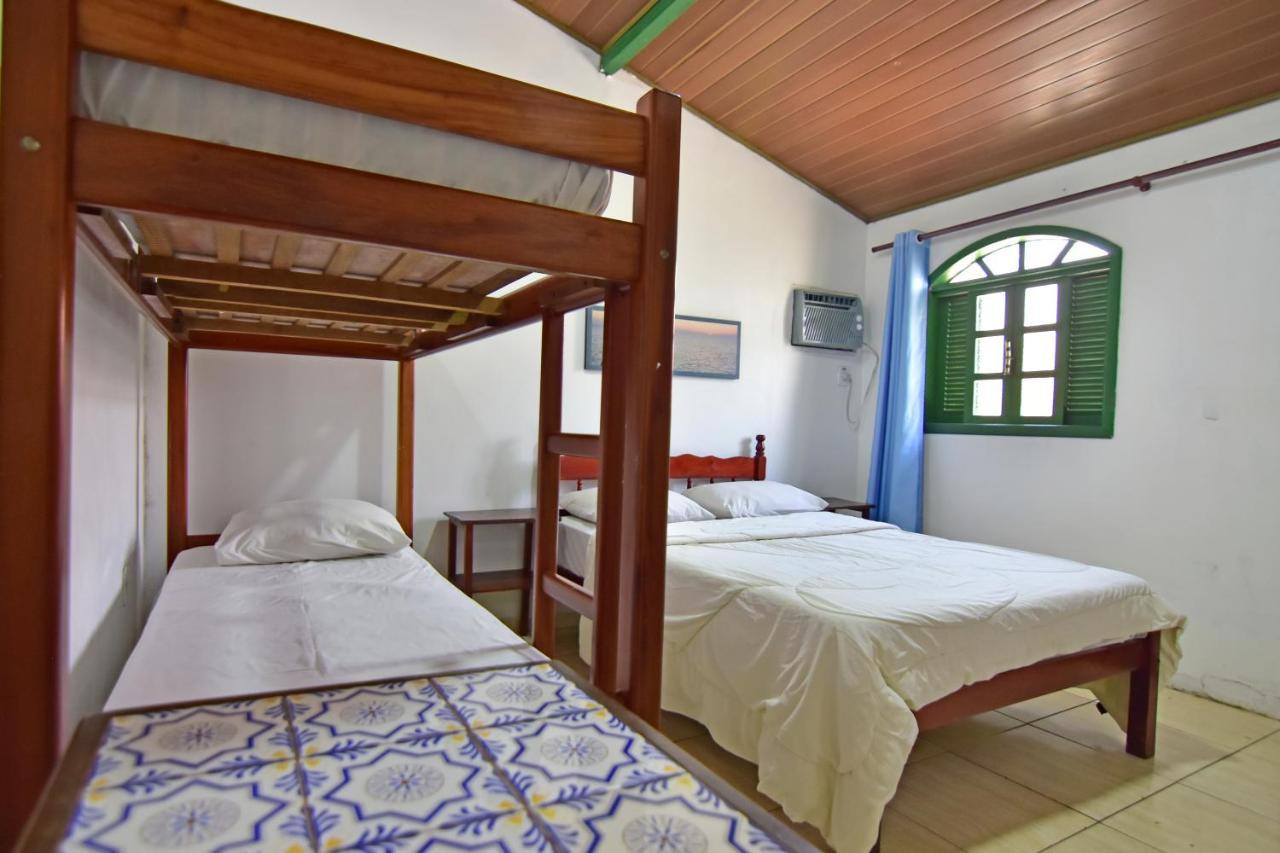 Quarto Triplo com Banheiro Privativo