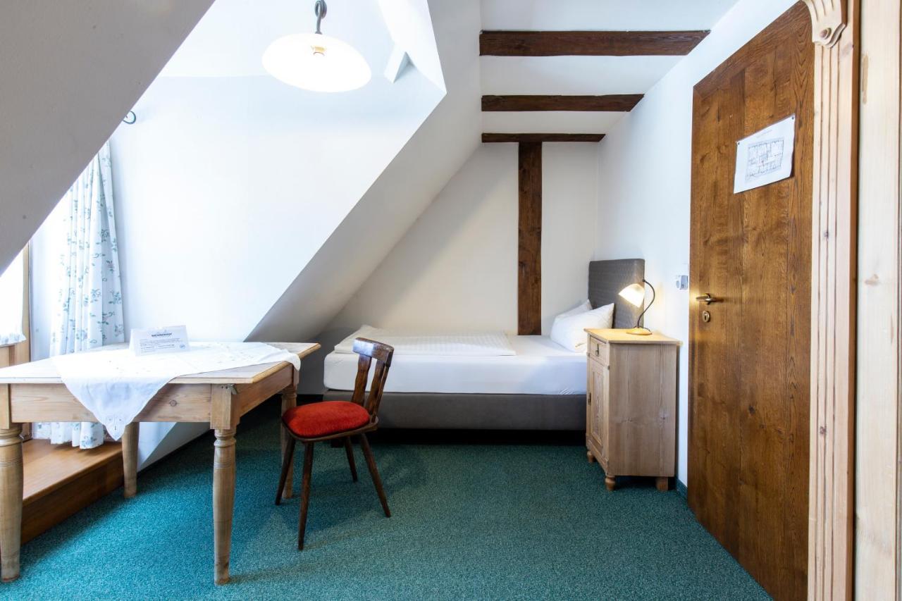 Einzelzimmer mit Einzelbett