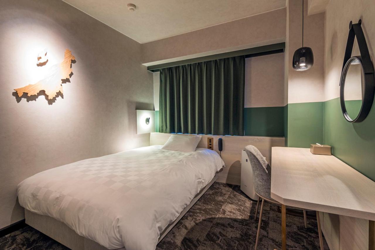 Single Room with desk - Non-Smoking