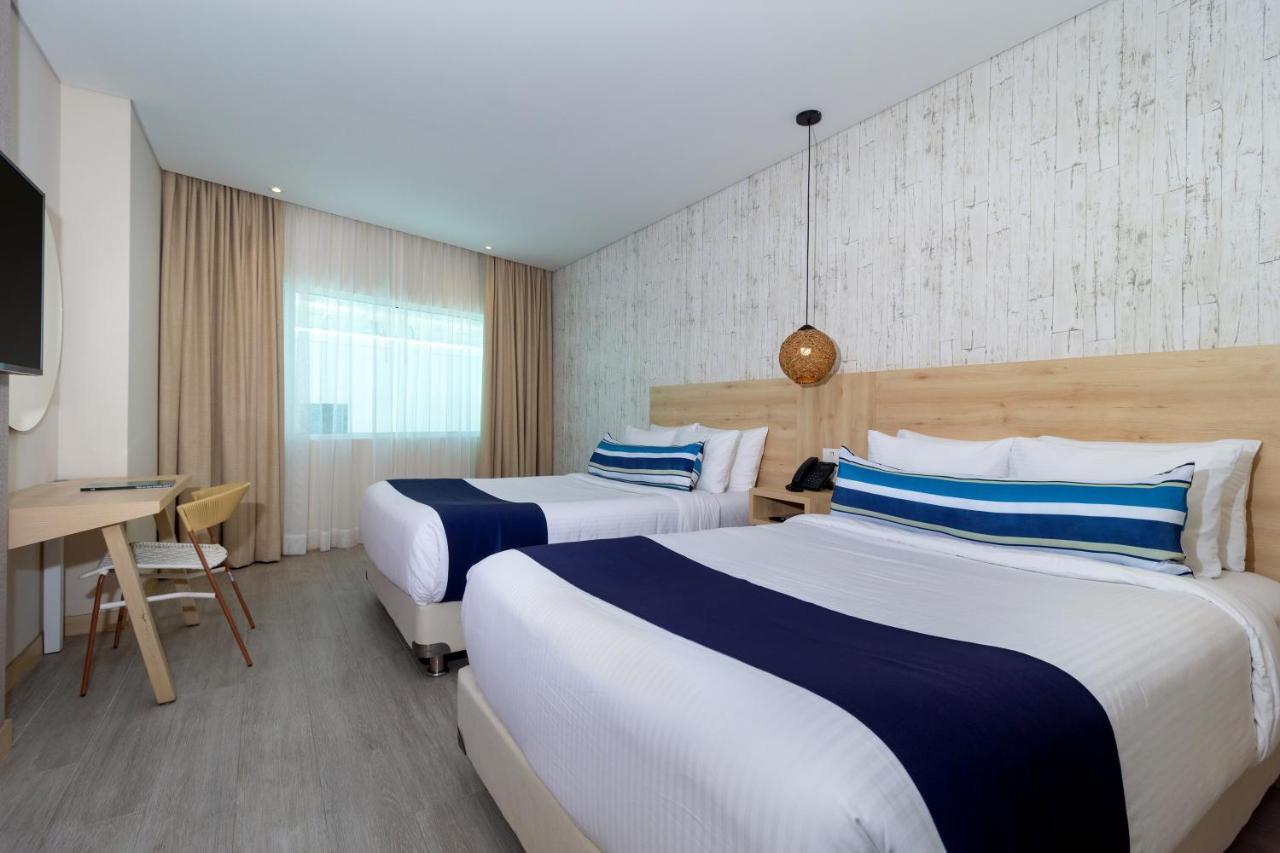 Quarto Duplo com 2 Camas de Casal