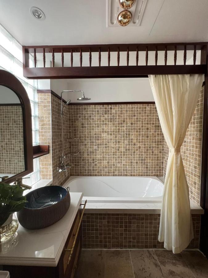 Suite Lit King-Size avec Balcon