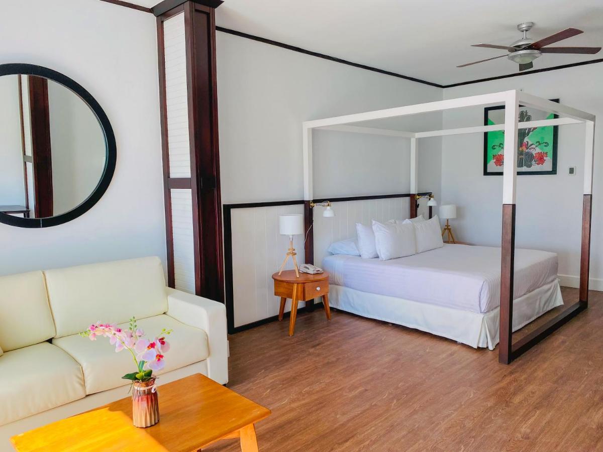 Suite Junior con vistas a la piscina