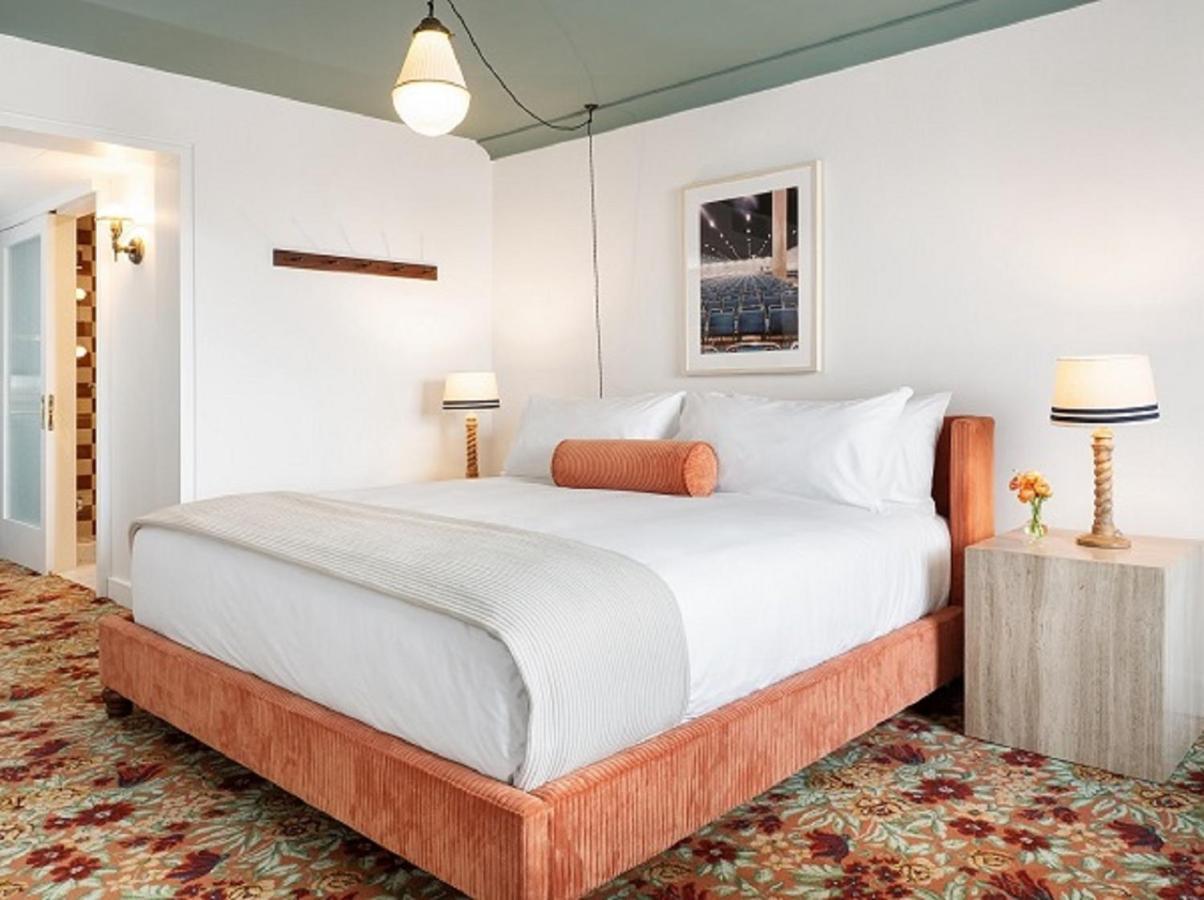 Deluxe King Room,1333755650:JPEG