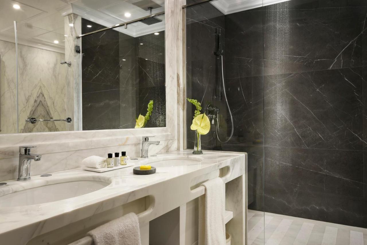 Suite avec Terrasse et Bain à Remous