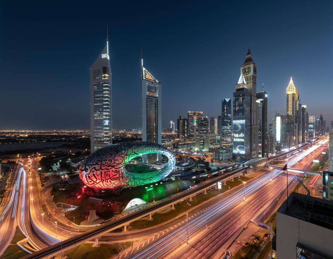 Quarto Clube com Vista Rua Sheikh Zayed