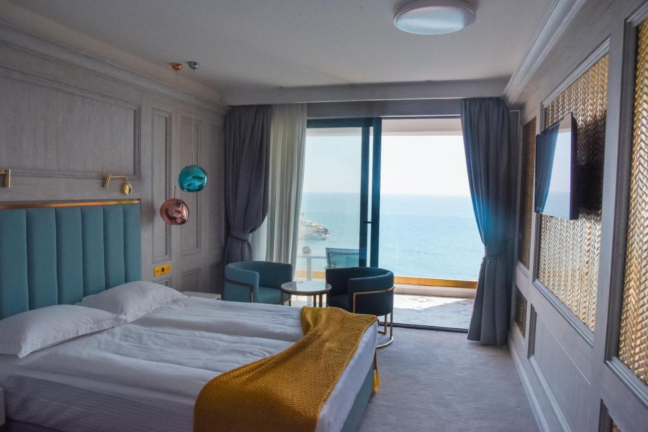 Zimmer mit Queensize-Bett und Meerblick