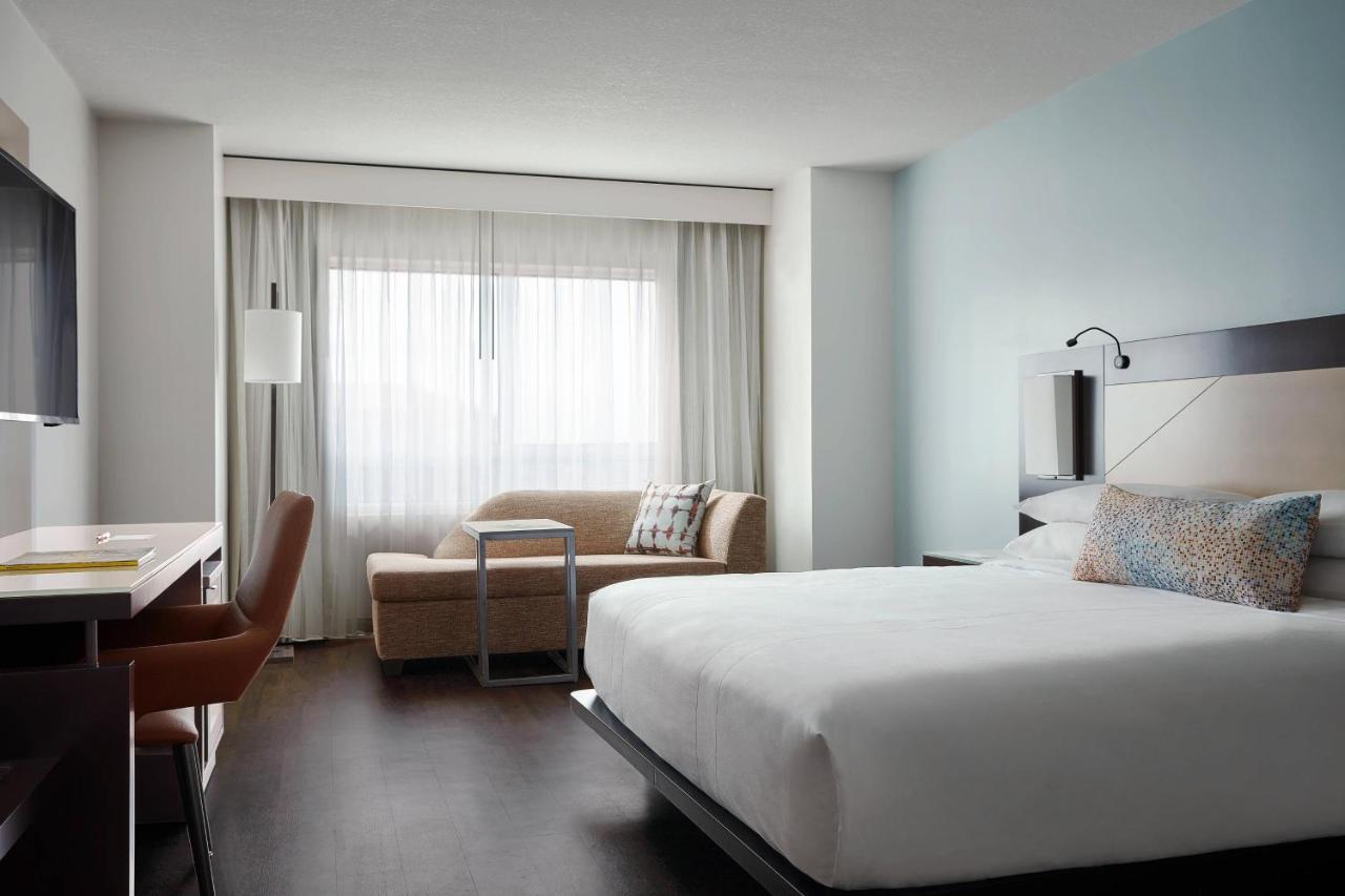 Quarto King com Sofá-cama