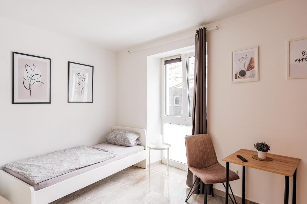 Studio Apartment,1348456706:JPEG