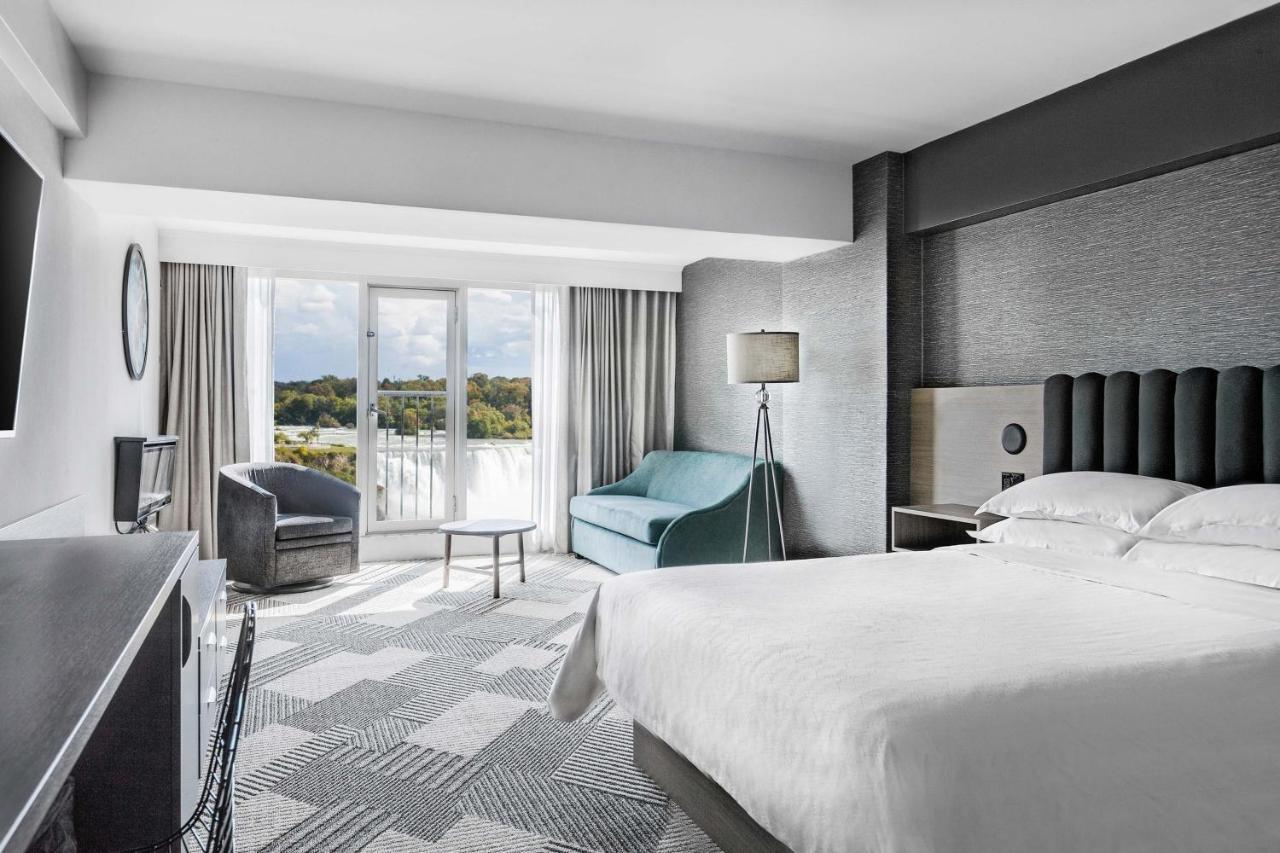 Chambre Lit King-Size - Vue sur les Chutes - Jacuzzi