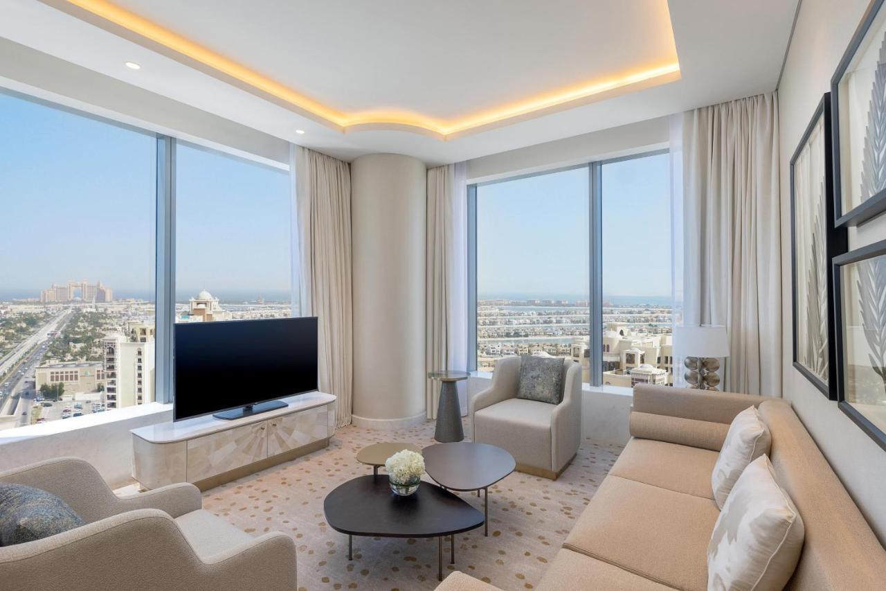 Suite panorámica con vistas al mar, acceso a la playa KYMA, servicio de mayordomo Signature St. Regis