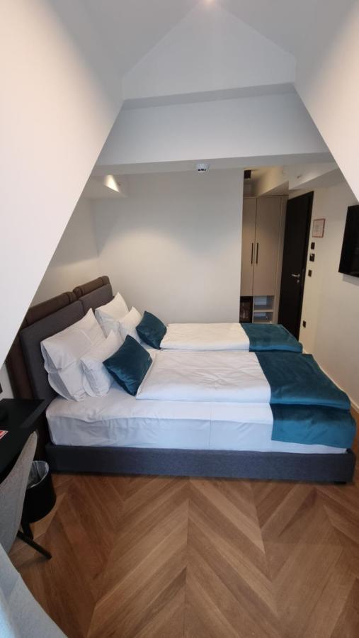 Zimmer mit Kingsize-Bett
