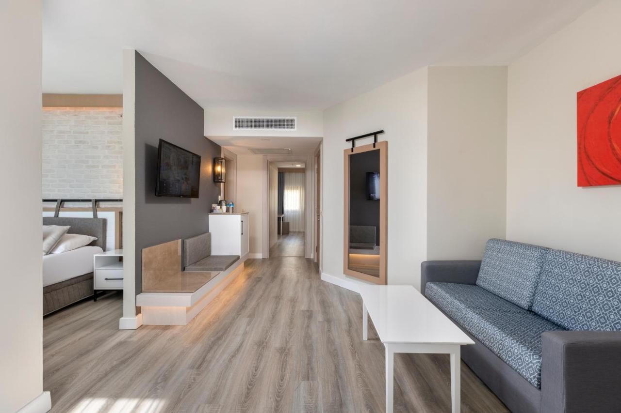 Chambre Familiale (3 Adultes + 1 Enfant)