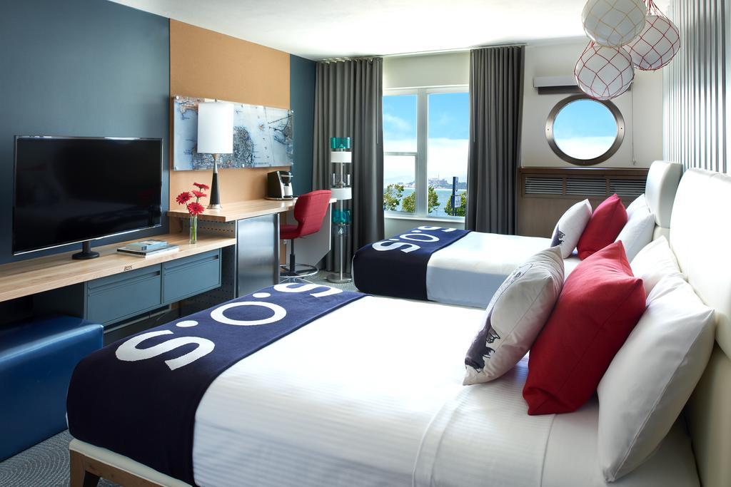 Quarto Premium com Cama King-size de Frente para a Água