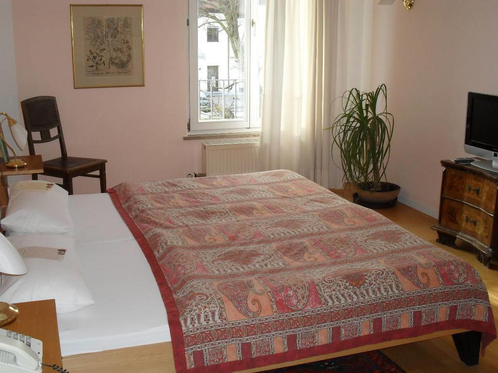 Doppel- oder Zweibettzimmer