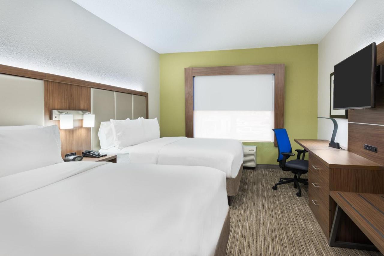 Standard Queen Room with Two Queen Beds,1309871569:JPEG