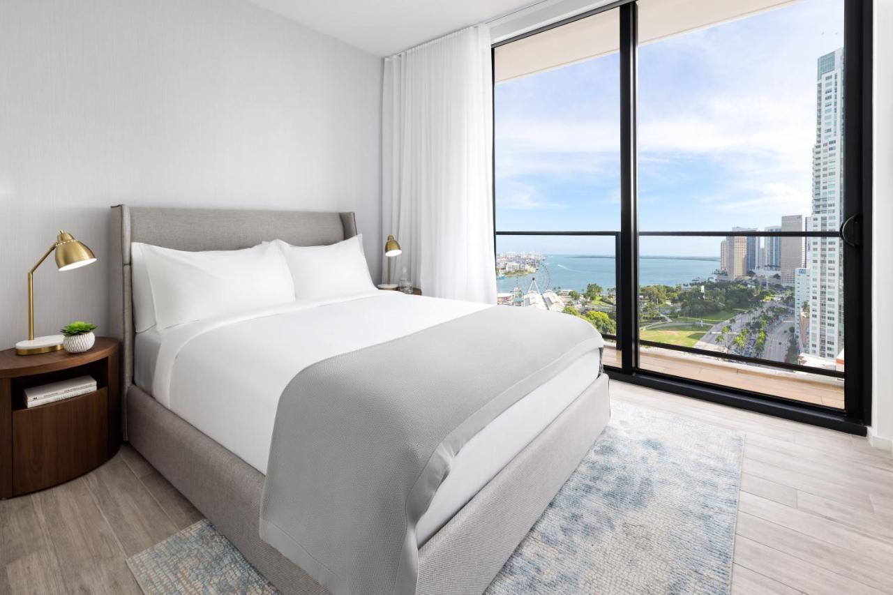 Suíte de 3 Quartos com 1 Cama King-size, 1 Queen-size e 2 de Solteiro e Vista da Cidade