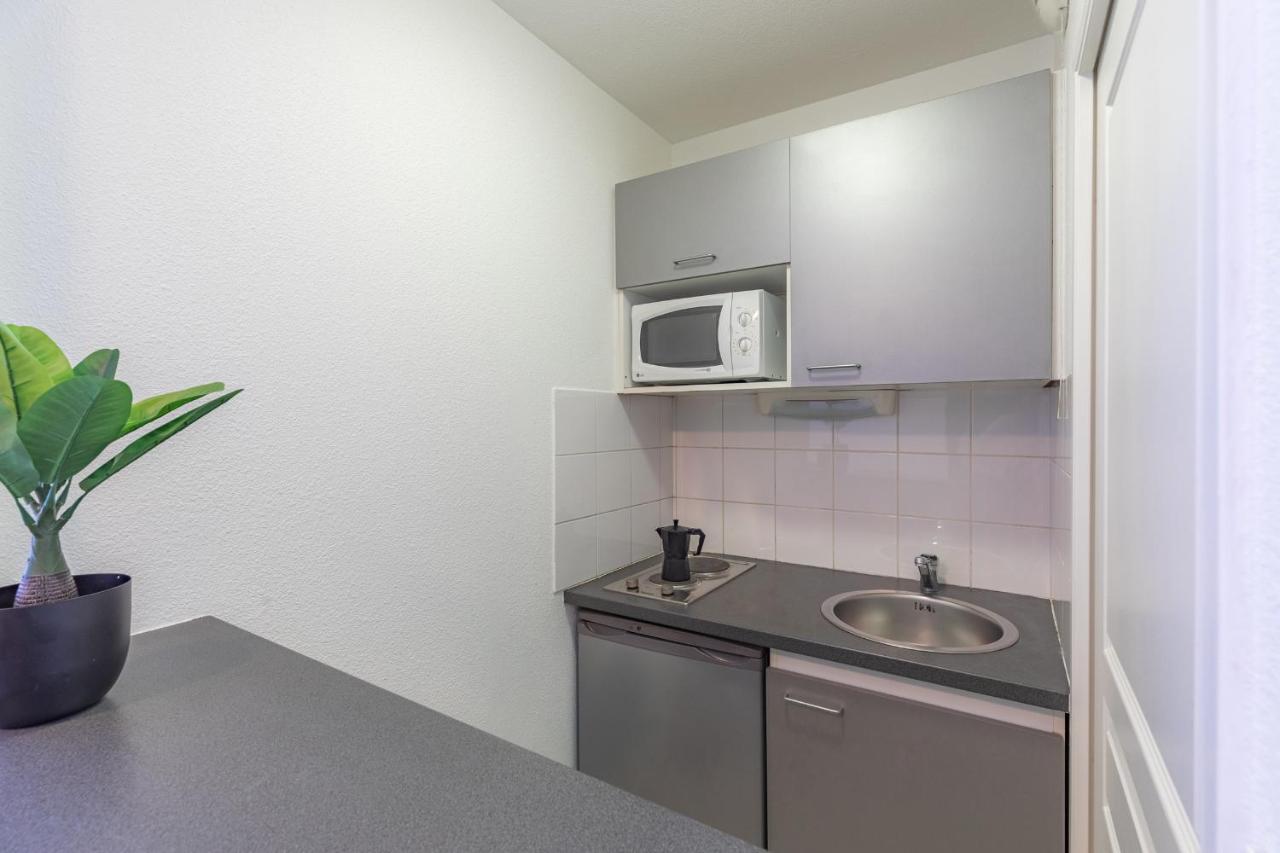 One-Bedroom Apartment,1364526836:JPEG