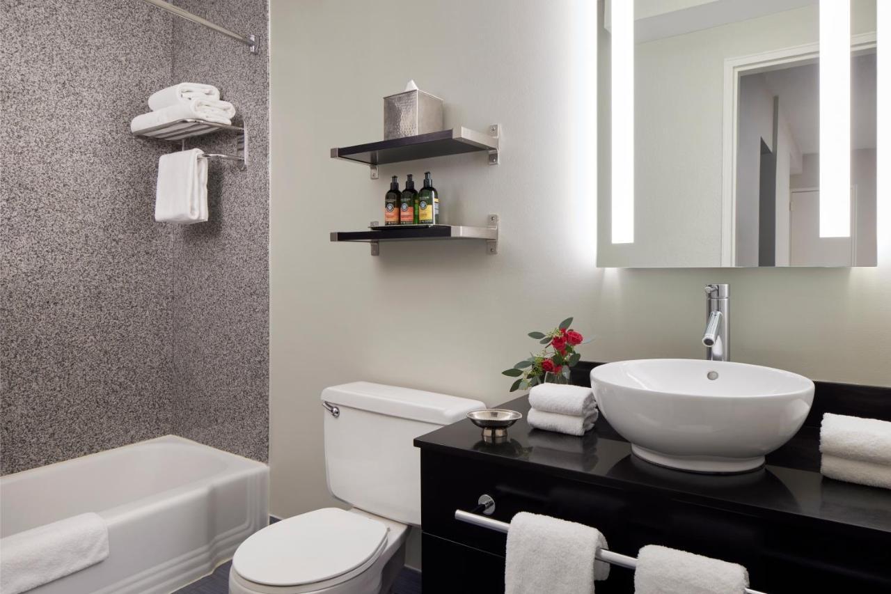 One Bedroom Suite Kitchenette,1366135295:JPEG
