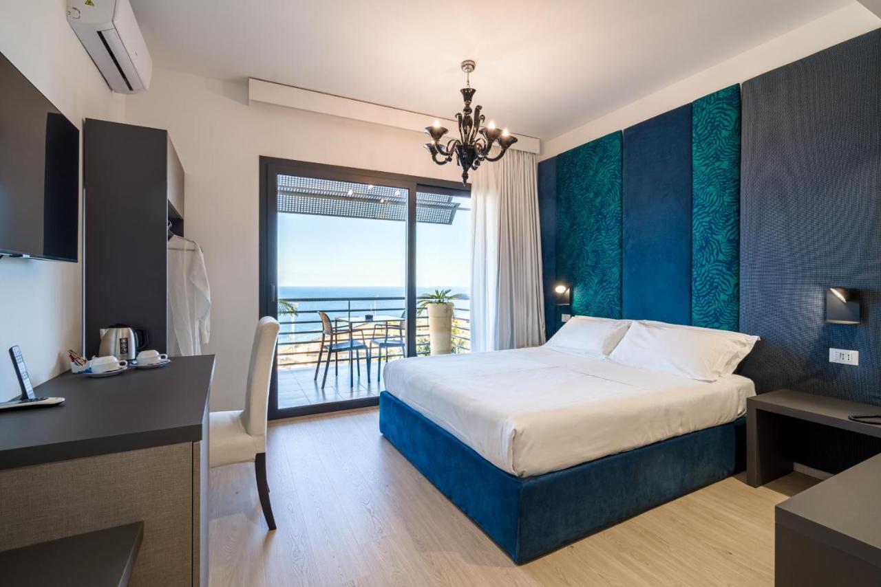 Deluxe Doppelzimmer mit Balkon und Meerblick