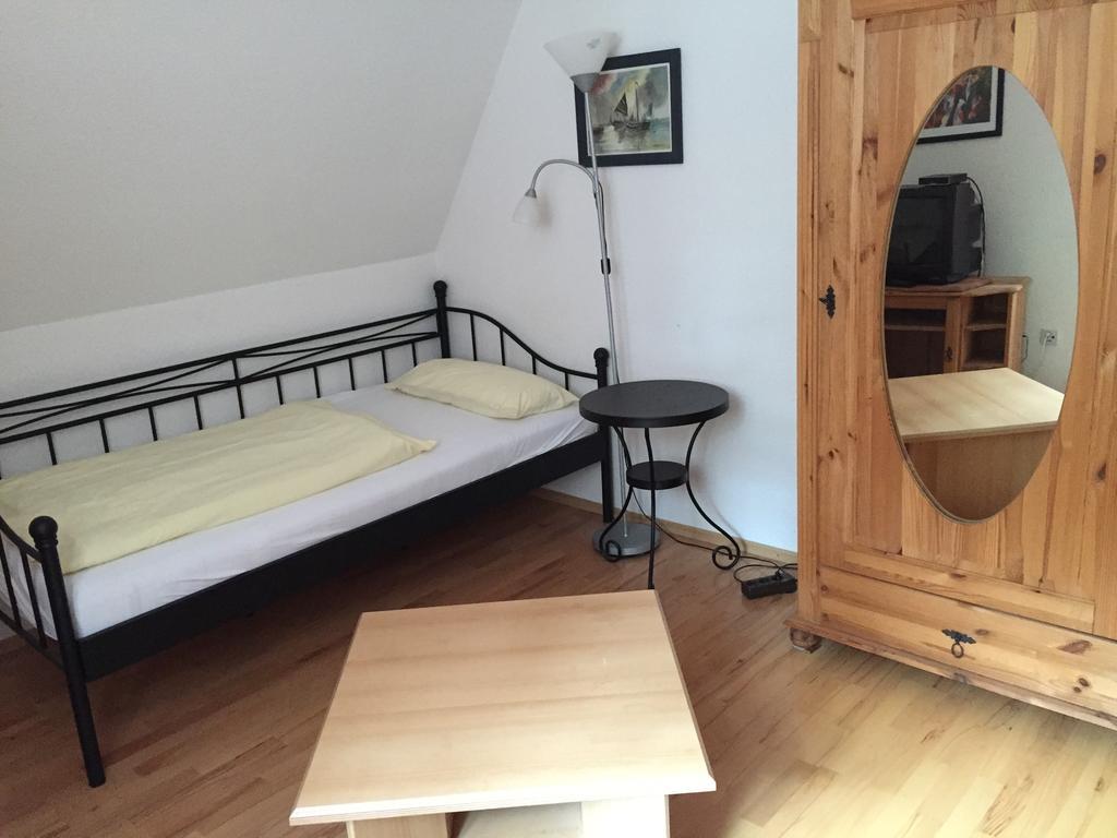 Single Room,136883184:JPEG