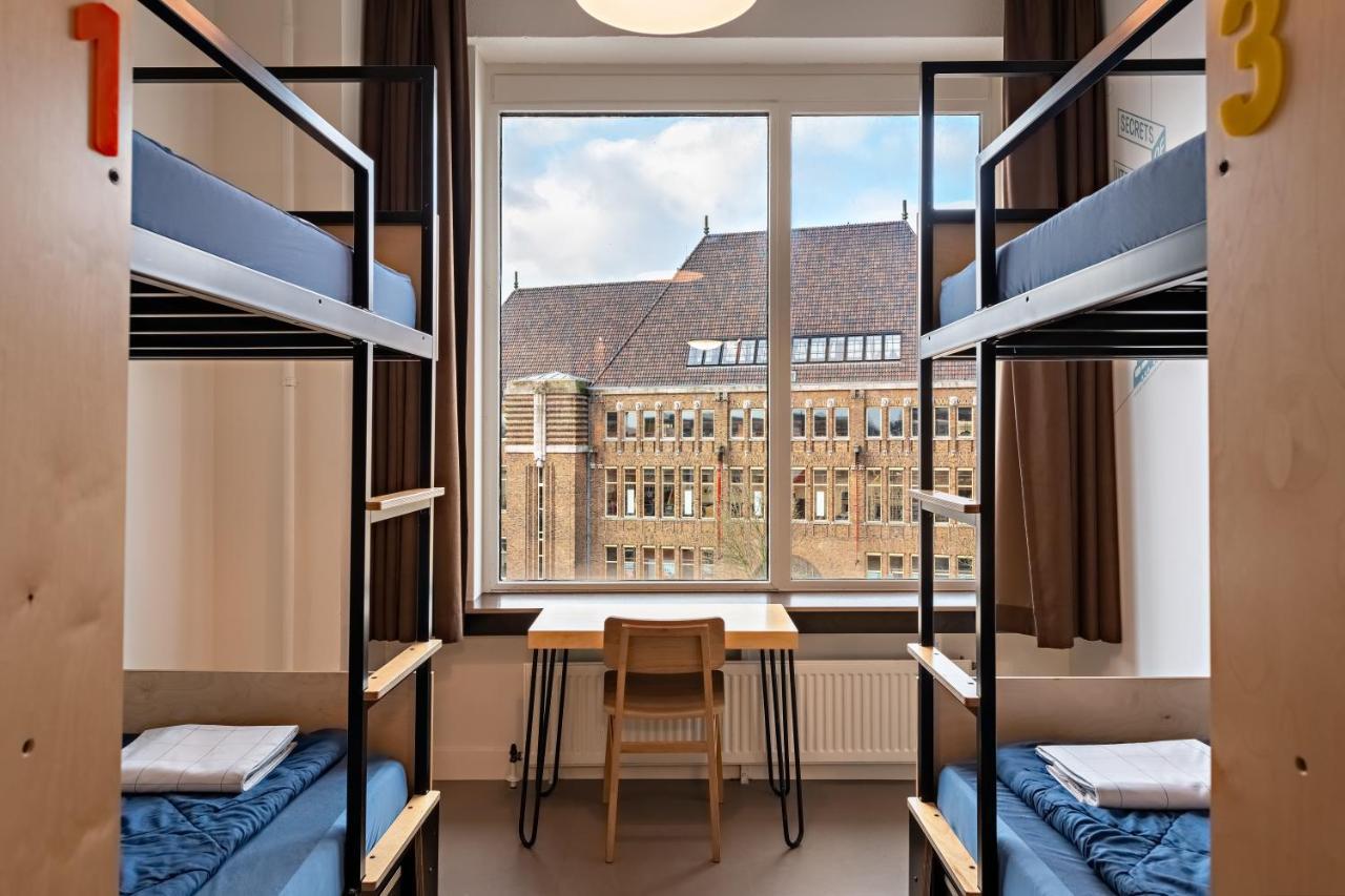Vierbettzimmer mit eigenem Bad und Dusche
