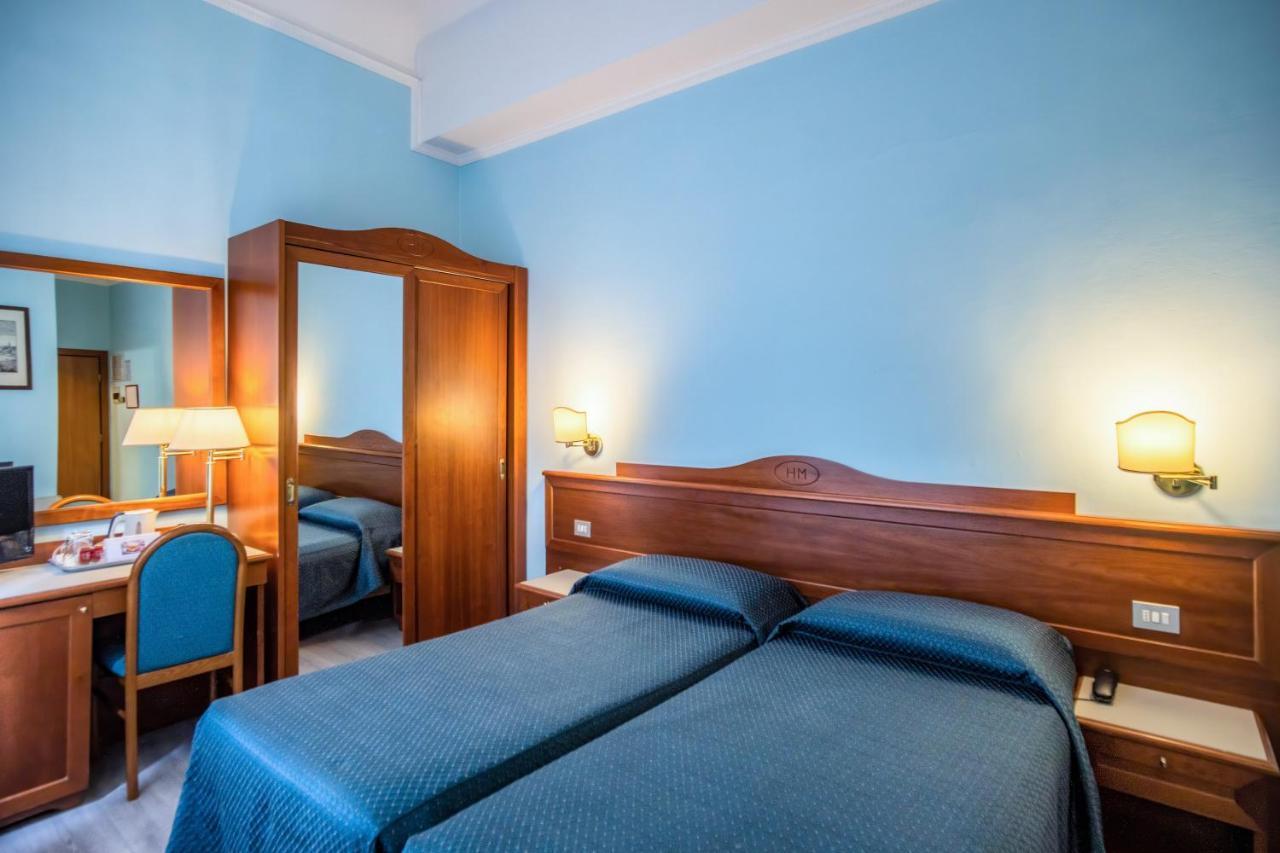Quarto Clássico com 2 Camas de Solteiro