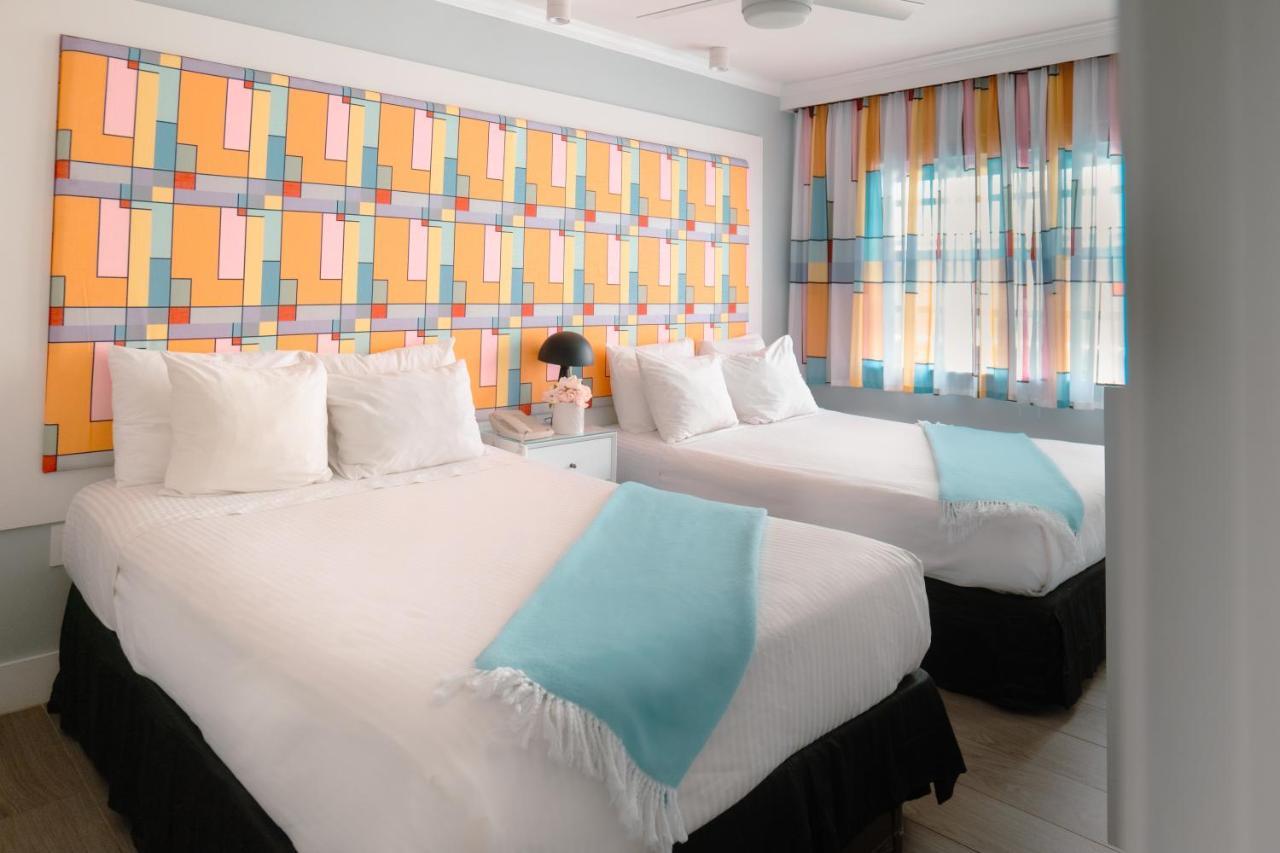 Quarto Duplo com 2 Camas de Casal