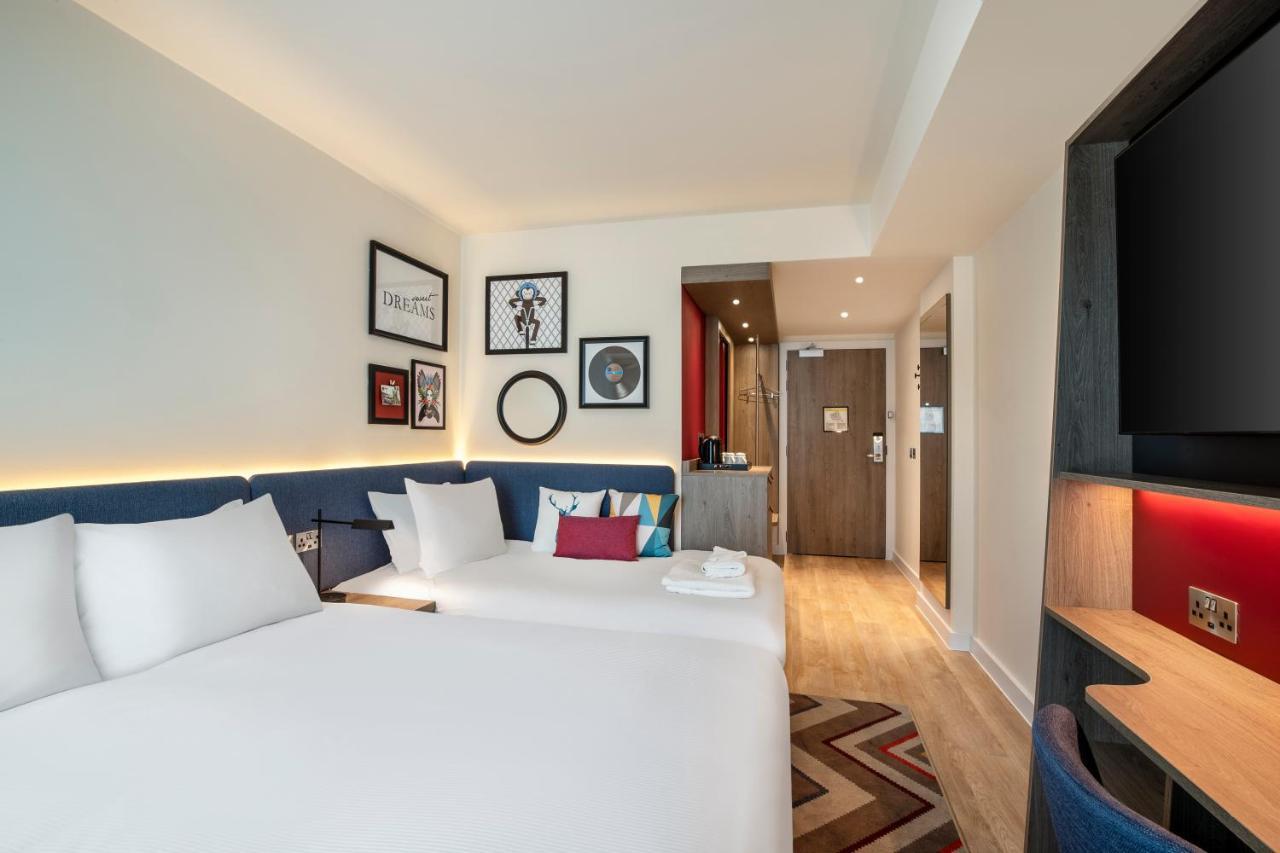 Chambre Lit Queen-Size avec Canapé-Lit