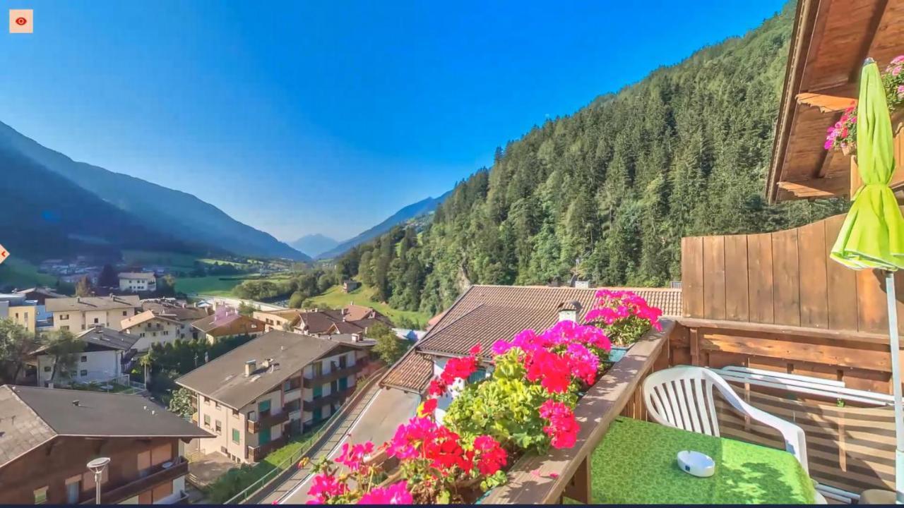 Camera Matrimoniale con Vista Montagna
