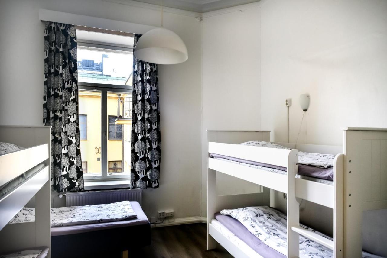 Cama individual en dormitorio mixto compartido (5 camas)