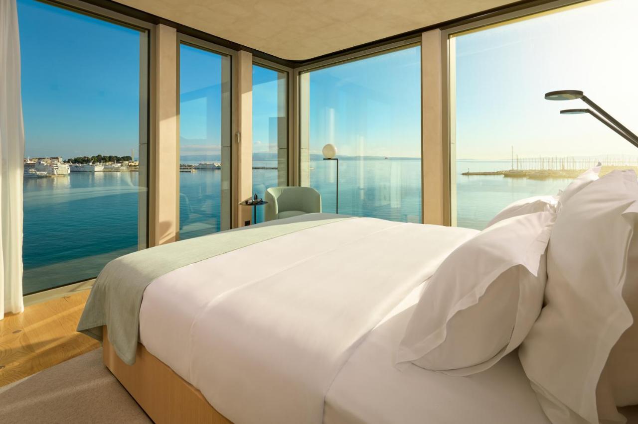 Chambre Lit King-Size Premium - Angle - Vue sur Mer