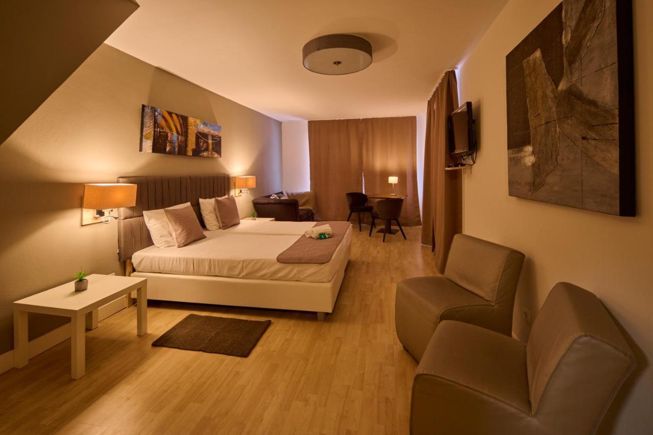 Großes Zweibettzimmer