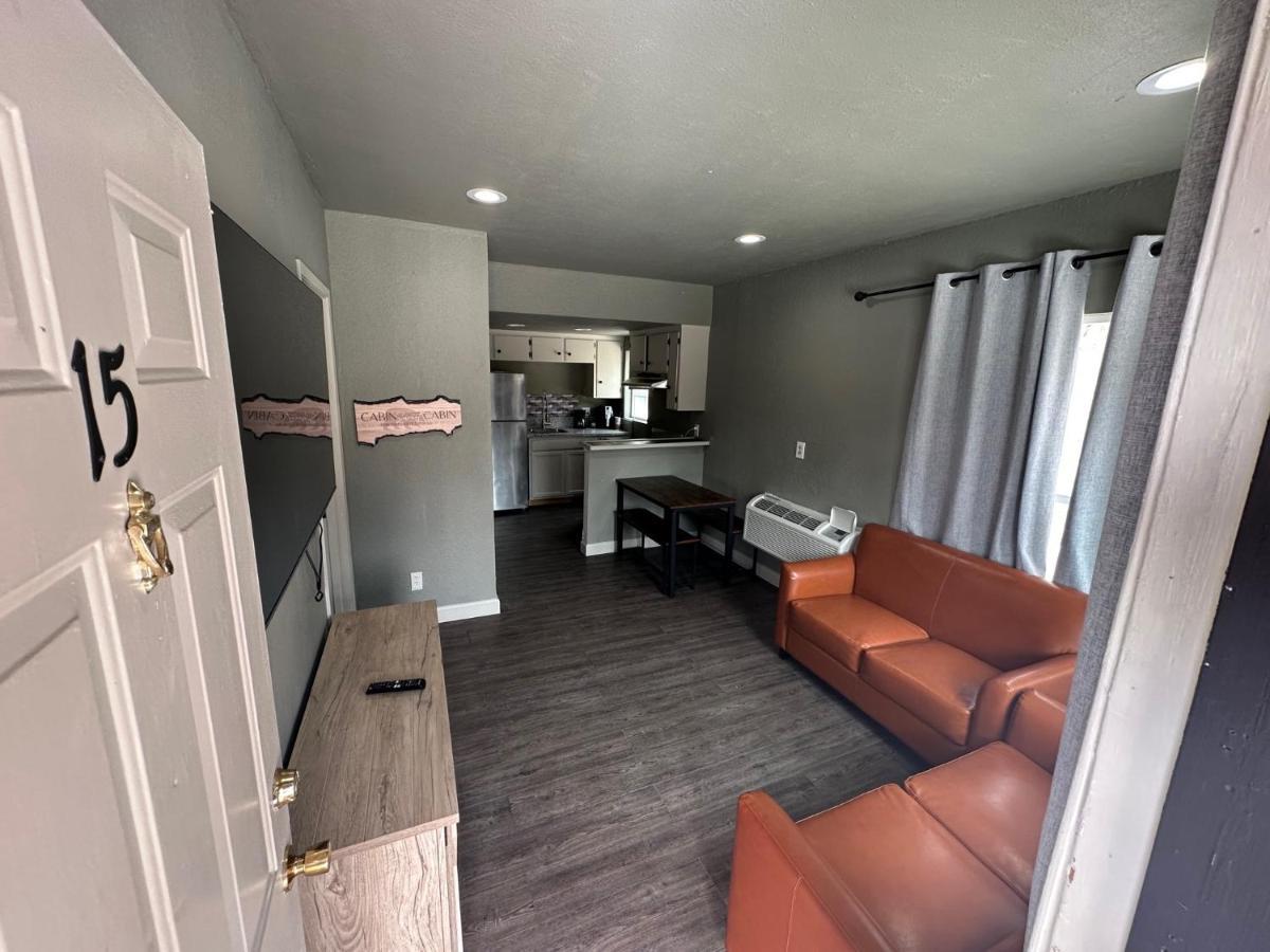 One-Bedroom Apartment,1378159463:JPEG