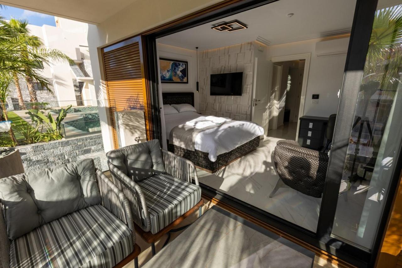 Suite met 1 Slaapkamer en Uitzicht op de Bergen of het Zwembad