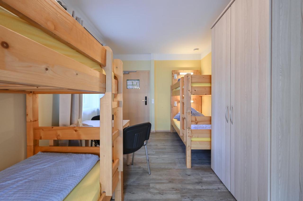Vierbettzimmer mit Gemeinschaftsbad