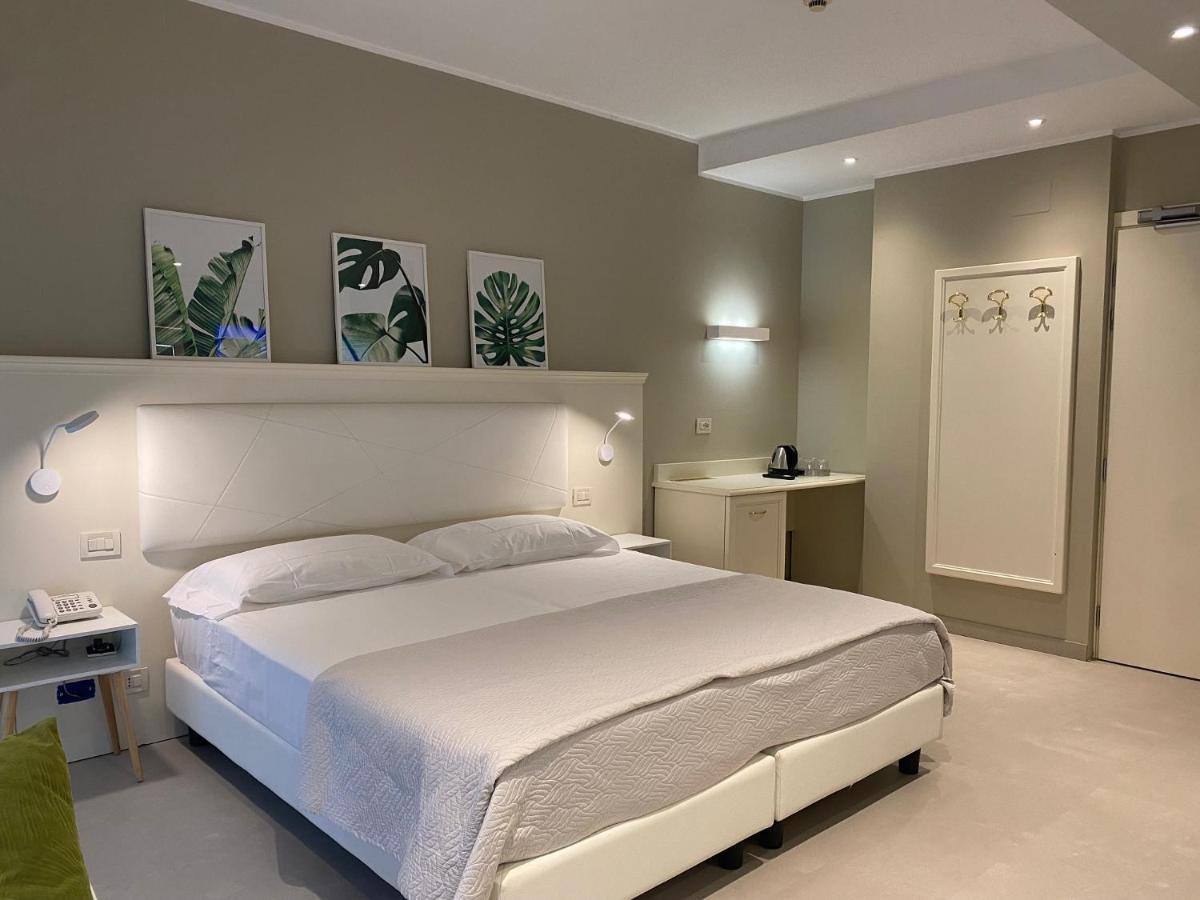 Queen Room,1380864737:JPEG